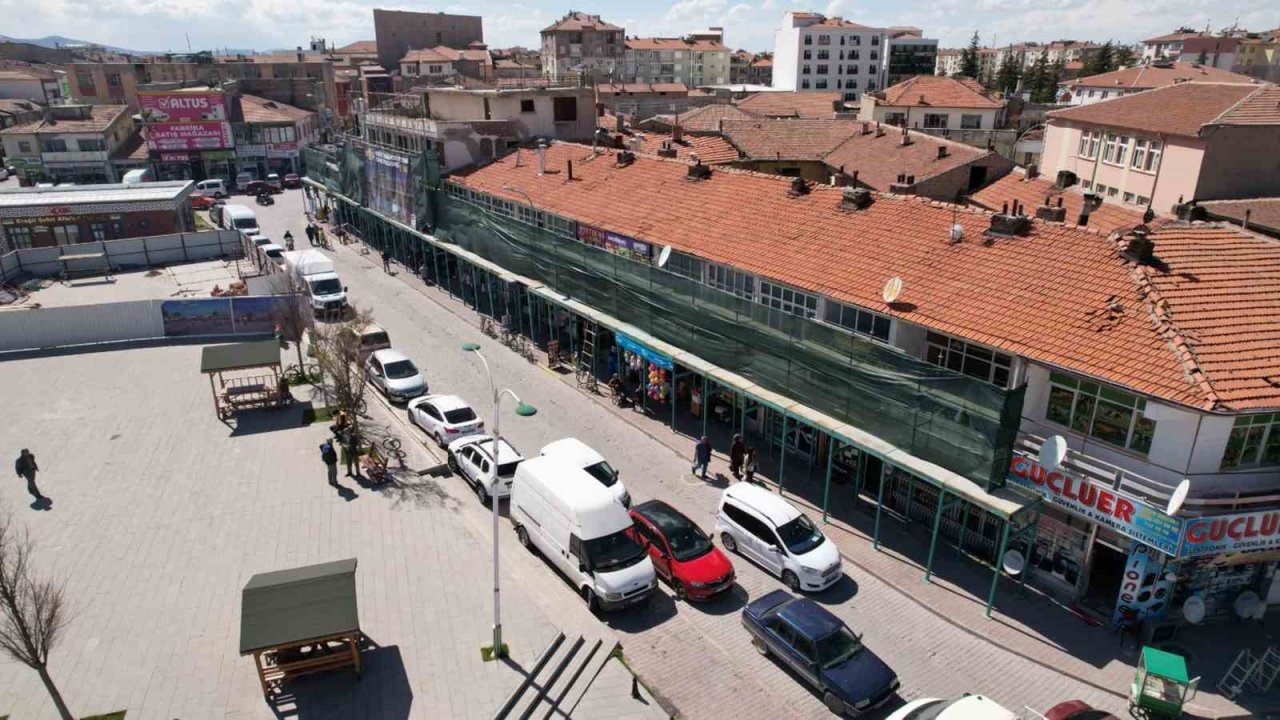 Konya Büyükşehir Ereğli Kent Meydanı’ndaki dükkanları ihya ediyor