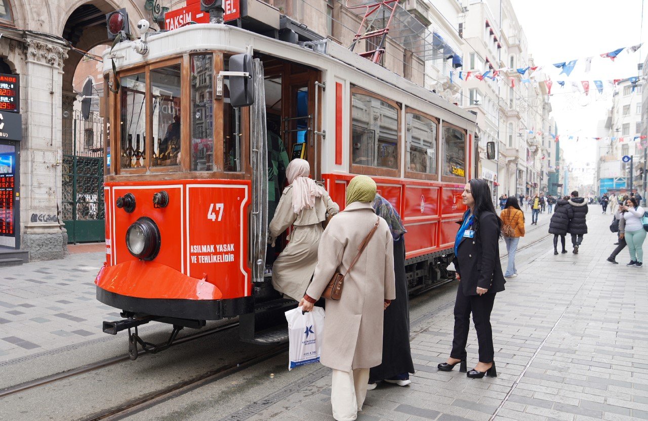 Depremden etkilenen vatandaşlara moral gezisi