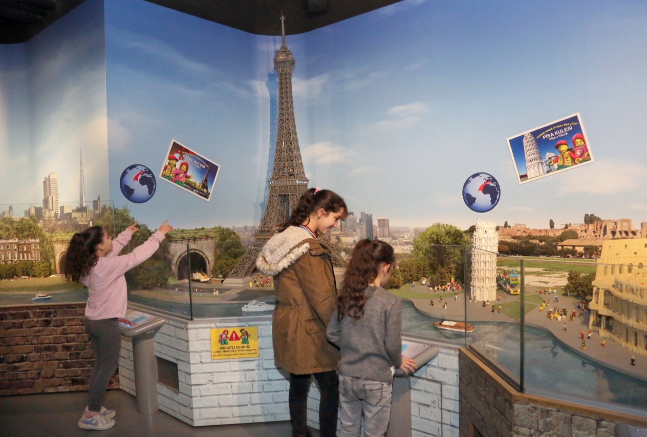 Depremden etkilenen vatandaşlara moral gezisi