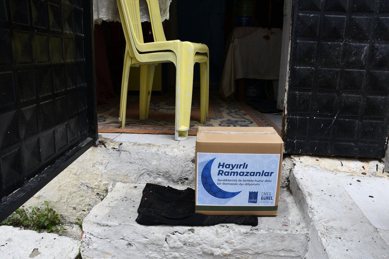 Kuşadası Belediyesi ramazan yardımlarını sürdürüyor