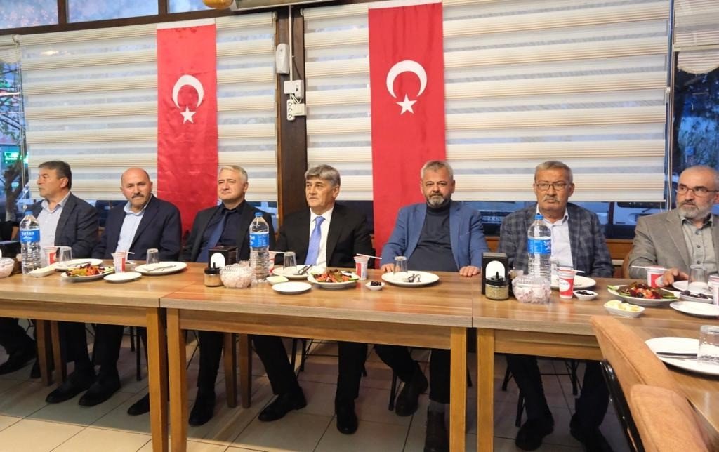 Kuyucak Belediyesi’nden öksüz ve yetimlere iftar yemeği