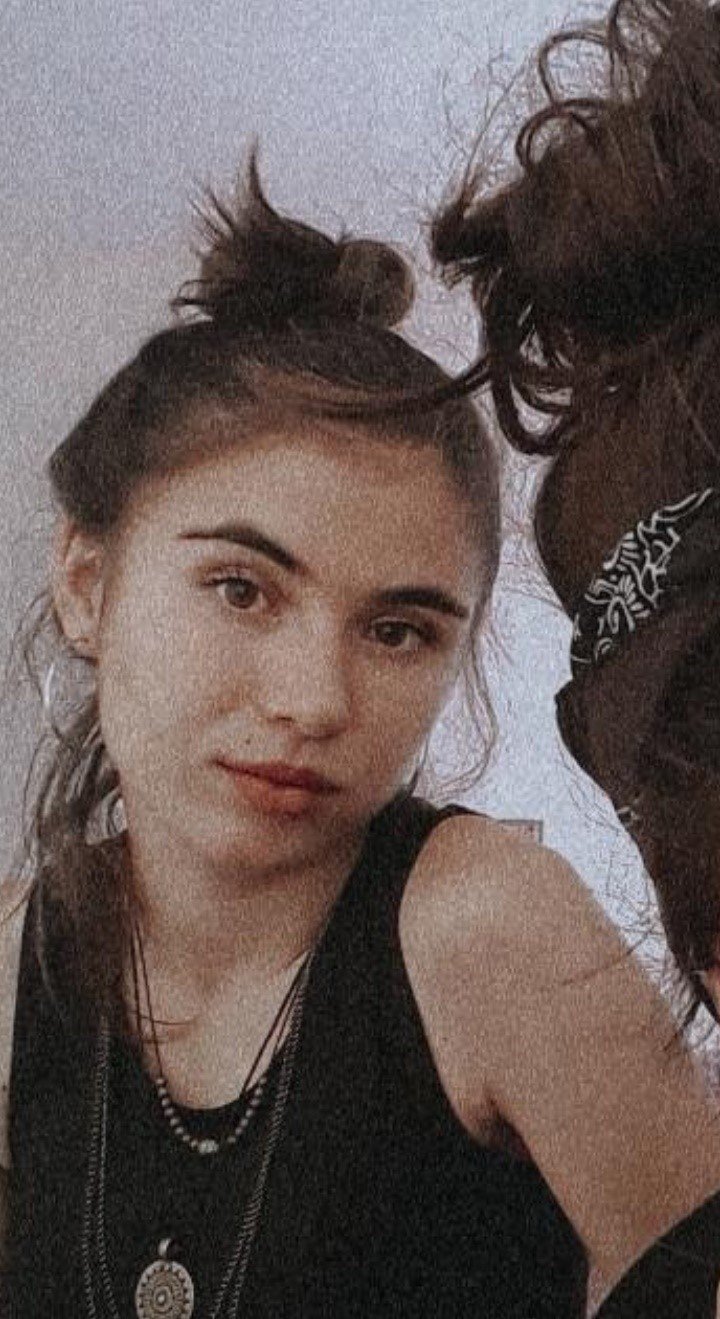 Menteşe’de genç kız kendisini uçurumdan attı