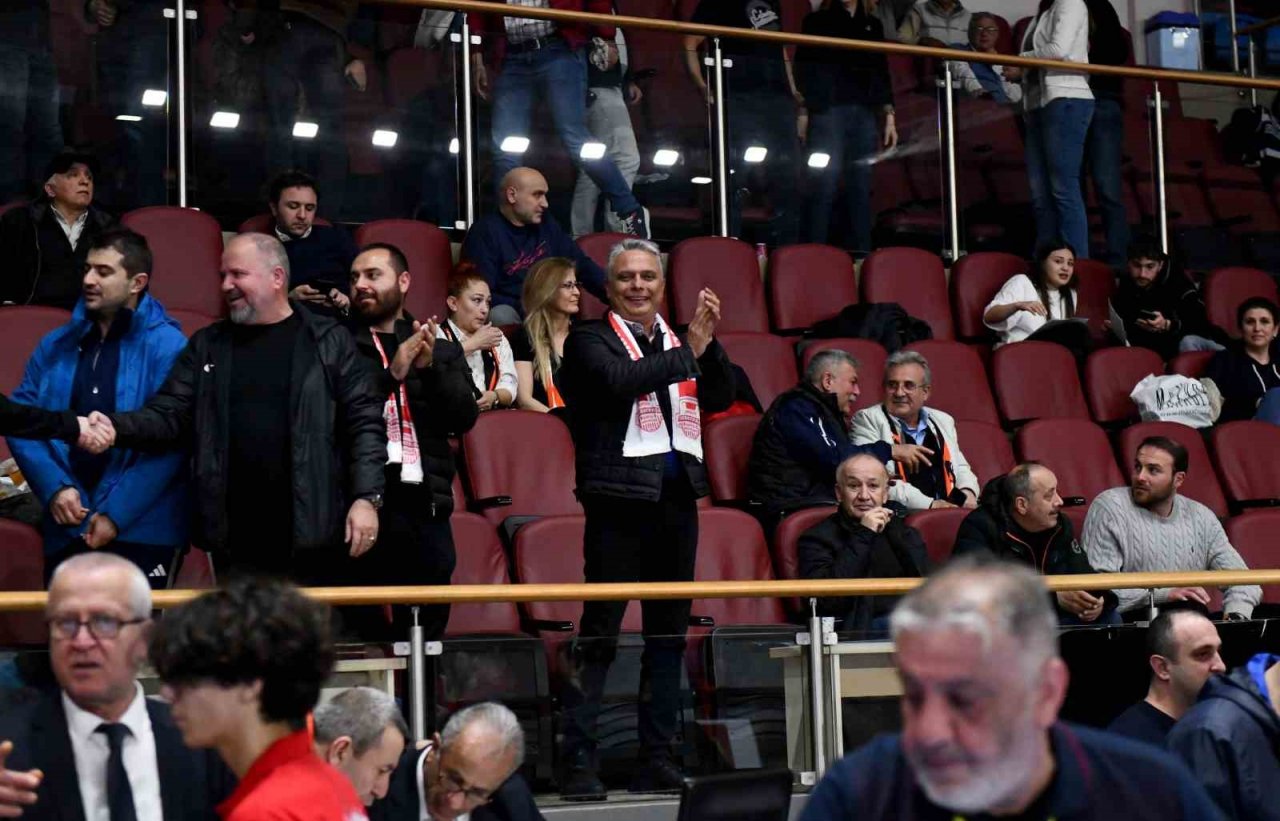 Muratpaşa galibiyetle başladı