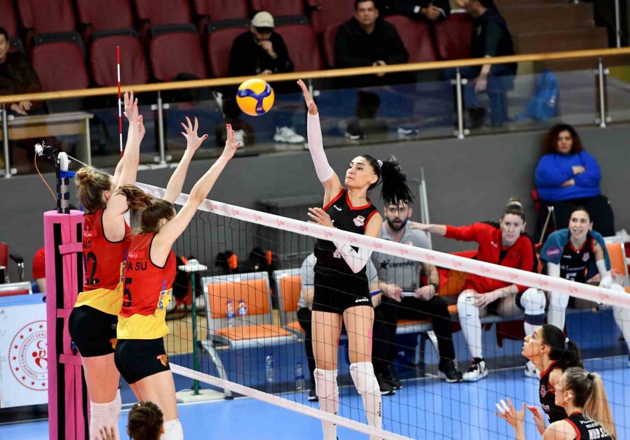 Muratpaşa galibiyetle başladı