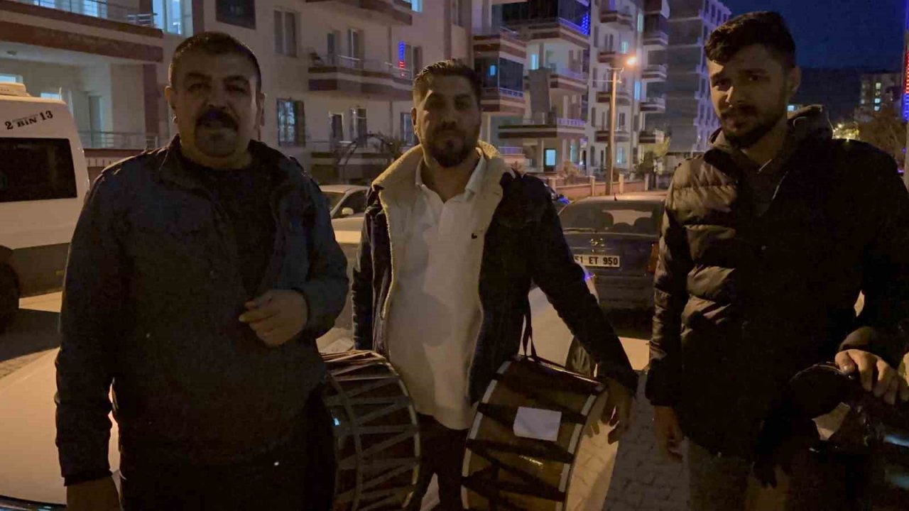 Korsan davulcular mahallelere dadandı