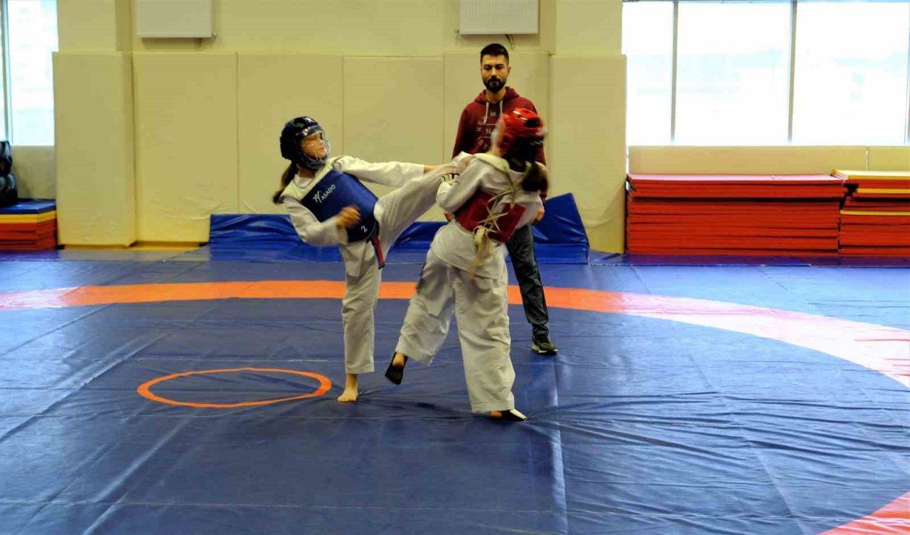 Erzincan’da minik tekvandocular yetişiyor