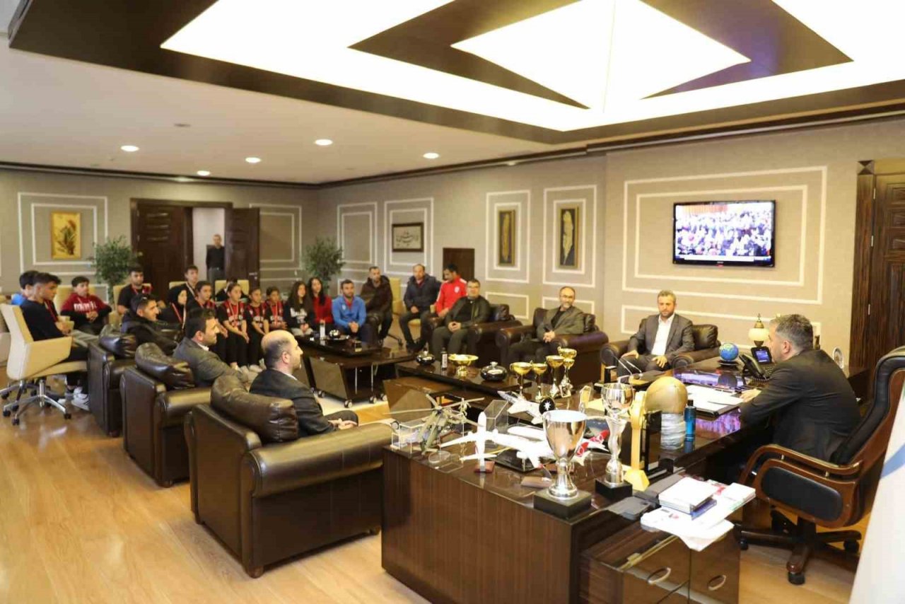 Hokey şampiyonasına Pursaklar damgası