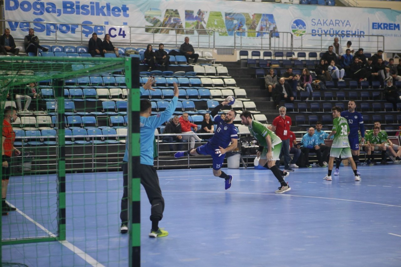 Büyükşehir hentbol Nilüfer Belediyesi’ni mağlup etti