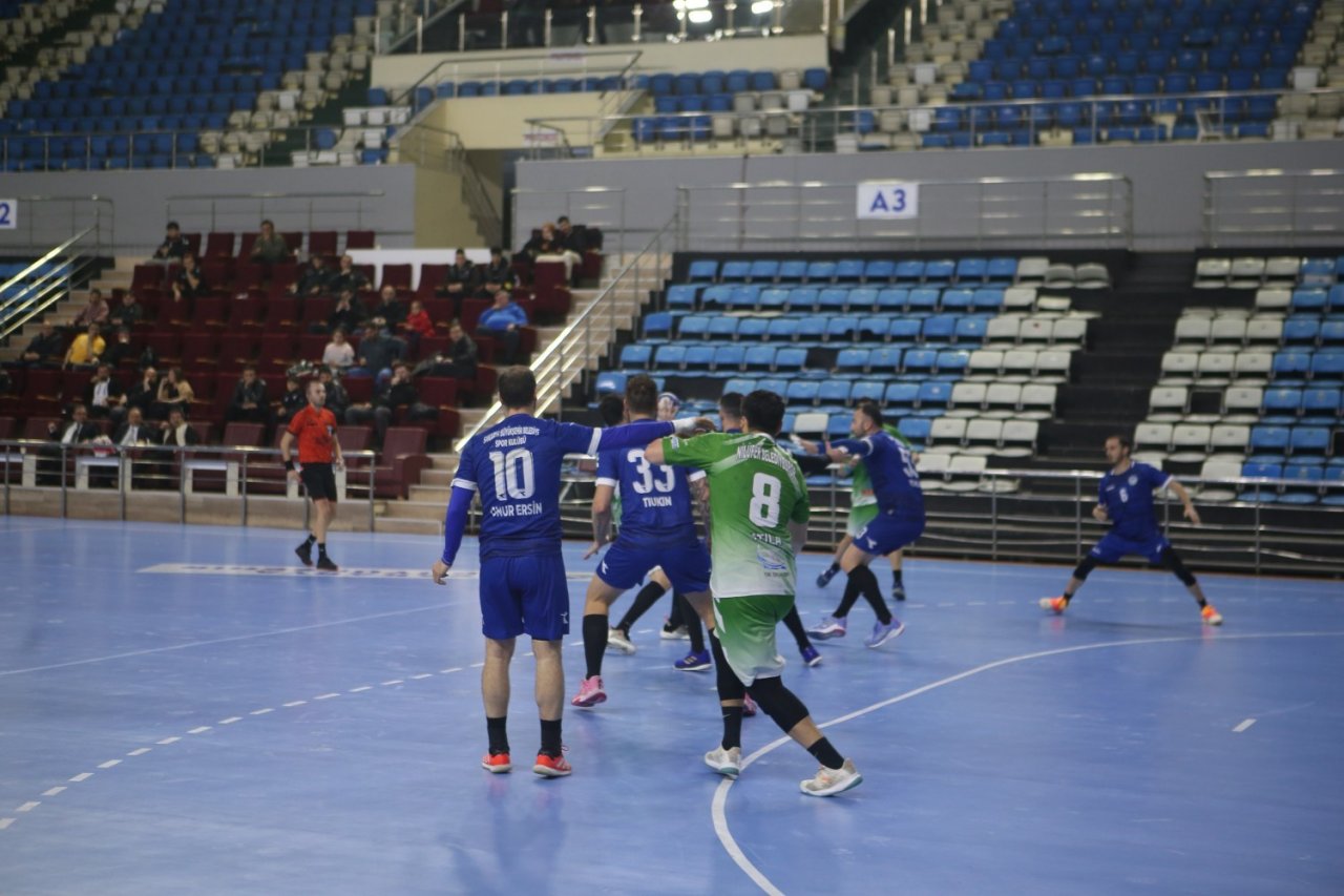 Büyükşehir hentbol Nilüfer Belediyesi’ni mağlup etti