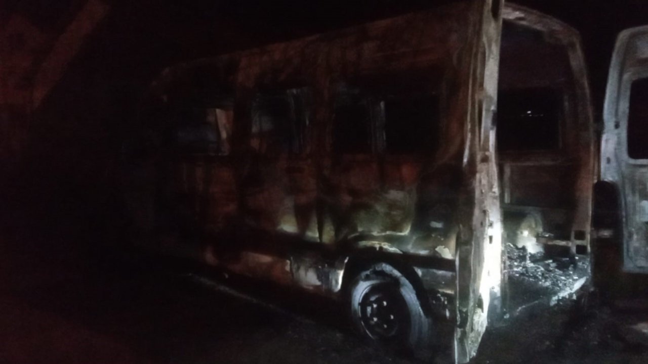 Minibüsü alev alev yanan baba: "Bence oğlum yaktı"