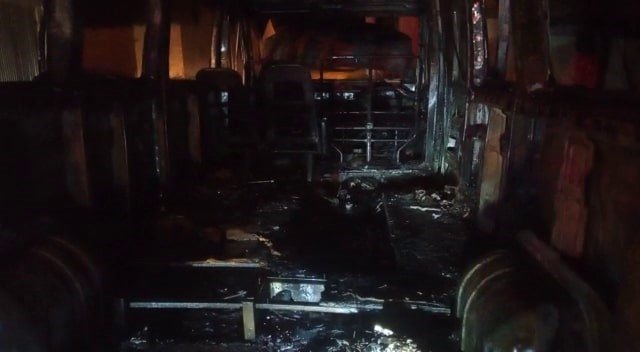 Minibüsü alev alev yanan baba: "Bence oğlum yaktı"