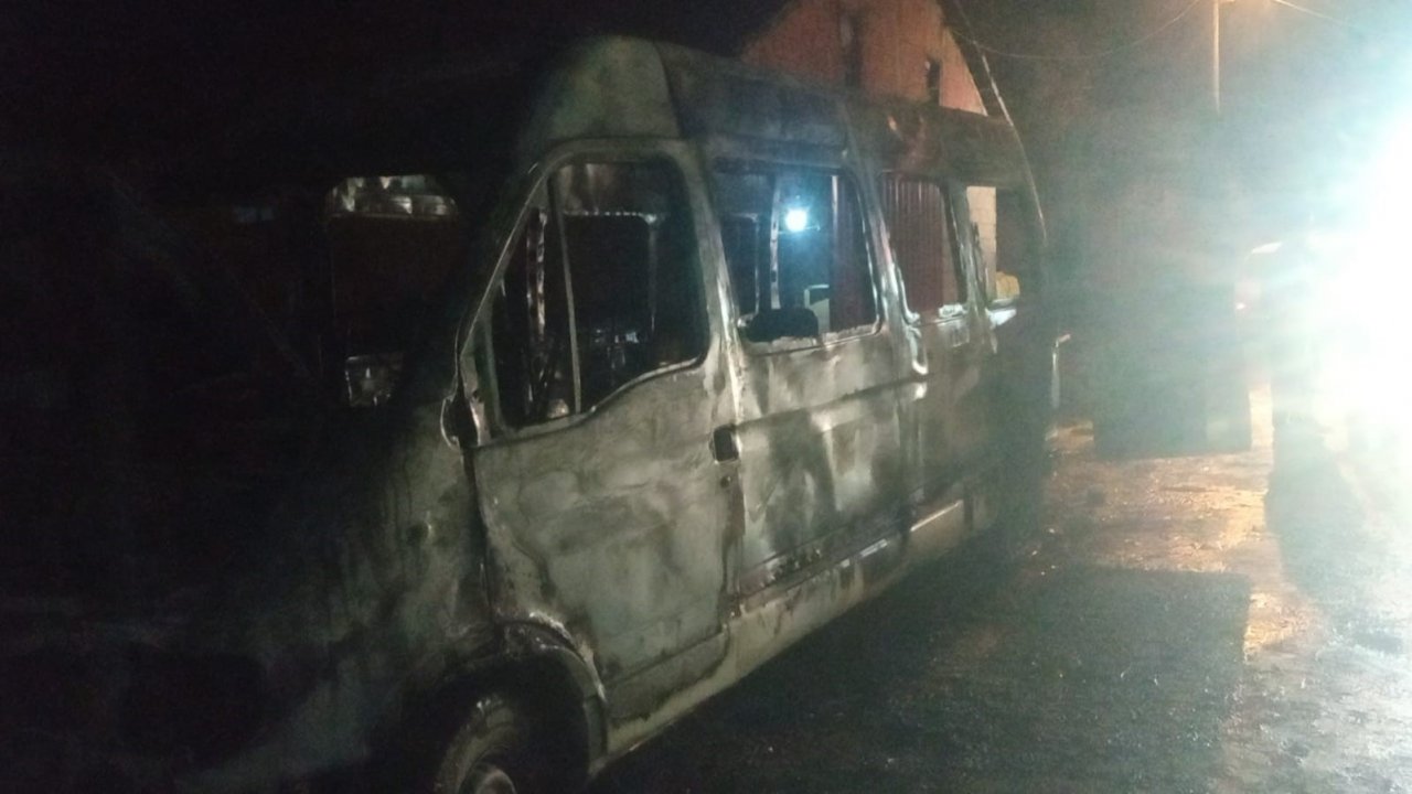 Minibüsü alev alev yanan baba: "Bence oğlum yaktı"