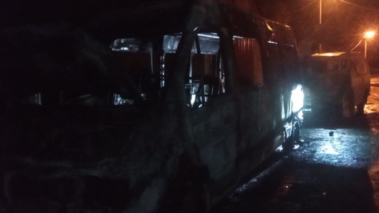 Minibüsü alev alev yanan baba: "Bence oğlum yaktı"