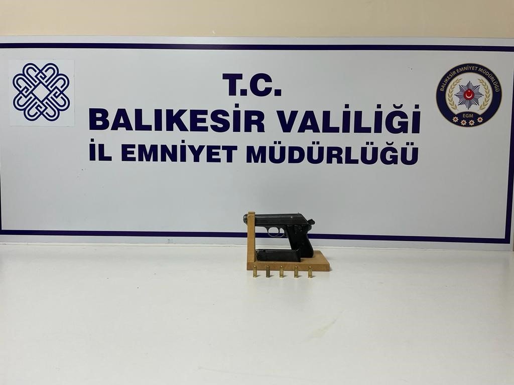 Burhaniye’de işlenen cinayet saniye saniye kameralara yansıdı