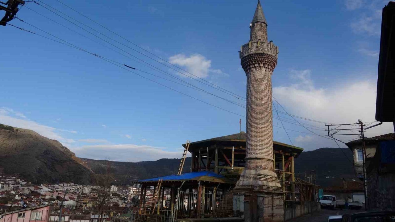 Minaresi öksüz kalmıştı, 3 buçuk milyon liraya yenisi yapılıyor