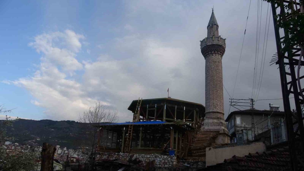 Minaresi öksüz kalmıştı, 3 buçuk milyon liraya yenisi yapılıyor