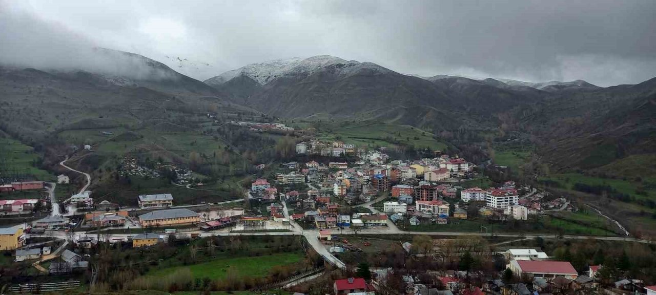 Tunceli’nin yüksek kesimleri beyaza büründü