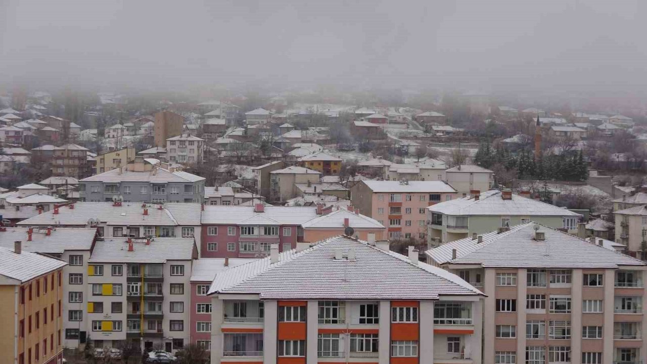 Yozgat’ta Nisan ayında kar etkili oldu