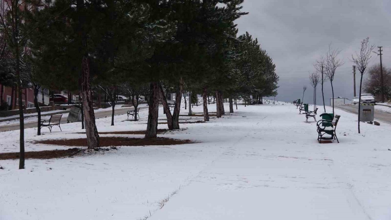 Yozgat’ta Nisan ayında kar etkili oldu