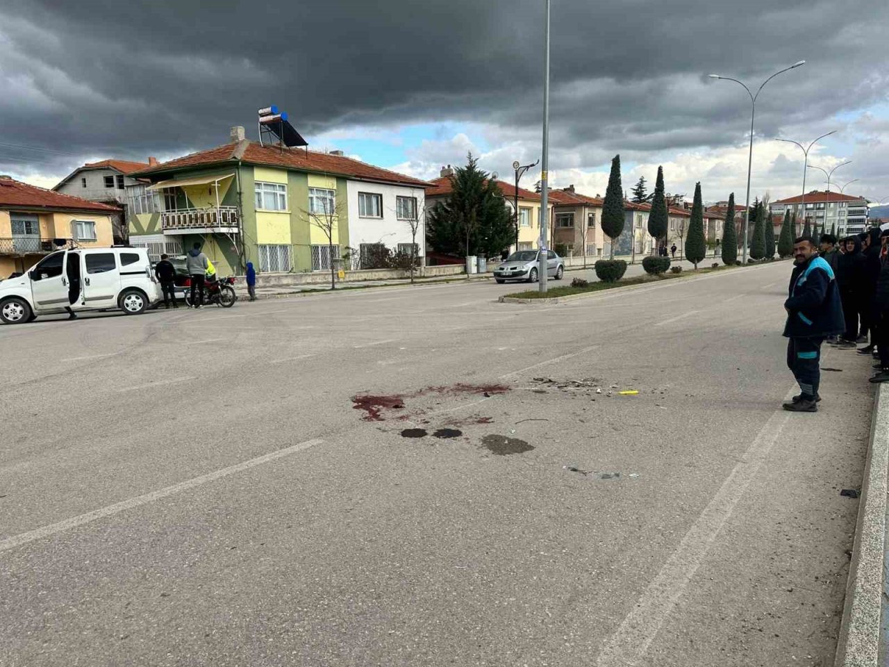 Ehliyetsiz sürücülerin kullandığı kamyon ve motosiklet çarpıştı, 2 kişi yaralandı