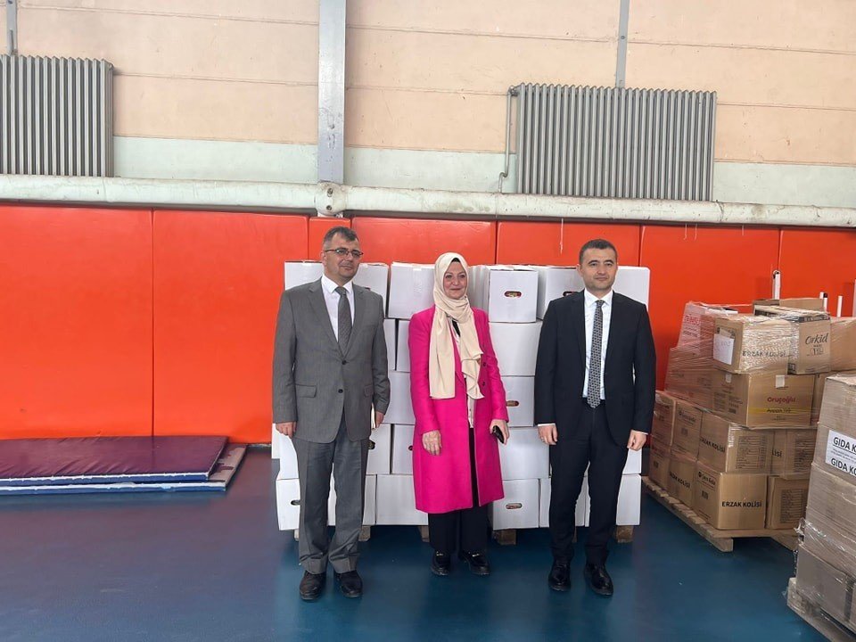 Köy güzelleştirme derneği üyelerinden afet bölgesine gıda yardımı