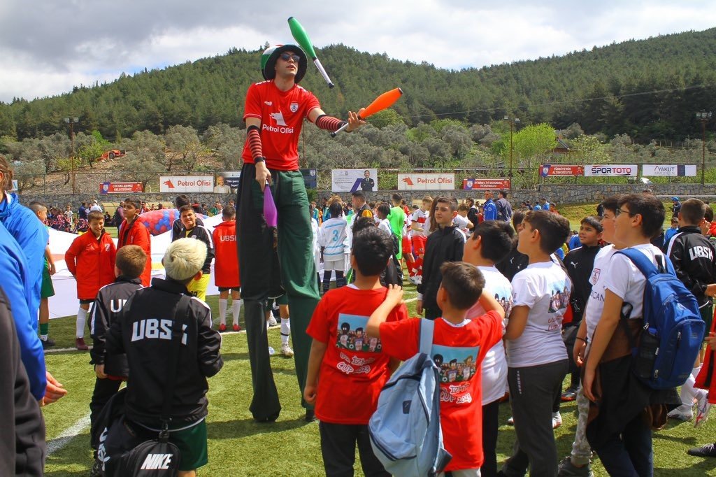 U12 İzmir Cup, tüm hızıyla devam ediyor