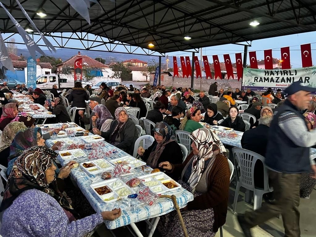 Aydın Büyükşehir Belediyesi Aydınlıları iftar sofralarında buluşturmaya devam ediyor