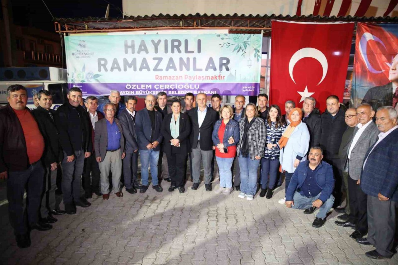 Aydın Büyükşehir Belediyesi Aydınlıları iftar sofralarında buluşturmaya devam ediyor
