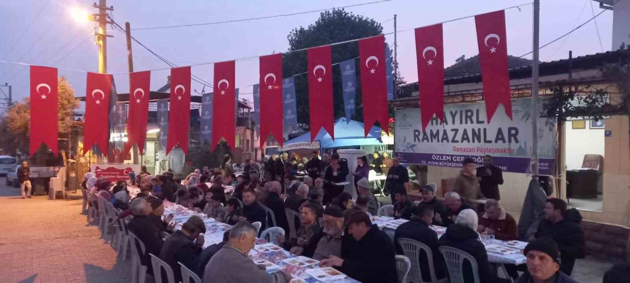 Aydın Büyükşehir Belediyesi Aydınlıları iftar sofralarında buluşturmaya devam ediyor