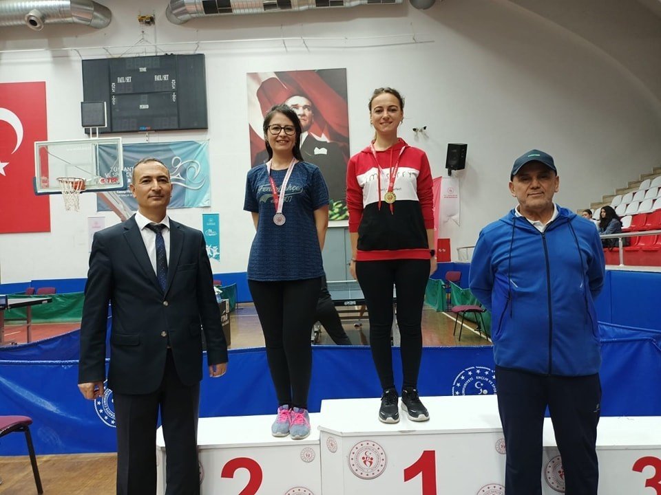 Hızlı raketler, madalyalarına kavuştu