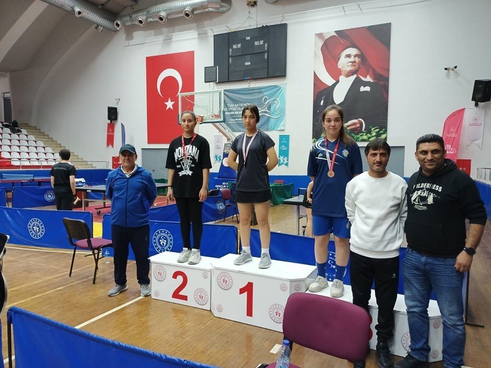 Hızlı raketler, madalyalarına kavuştu