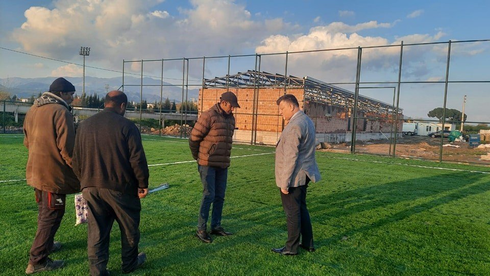 Kardeşköy Futbol Sahası’nda sona geliniyor