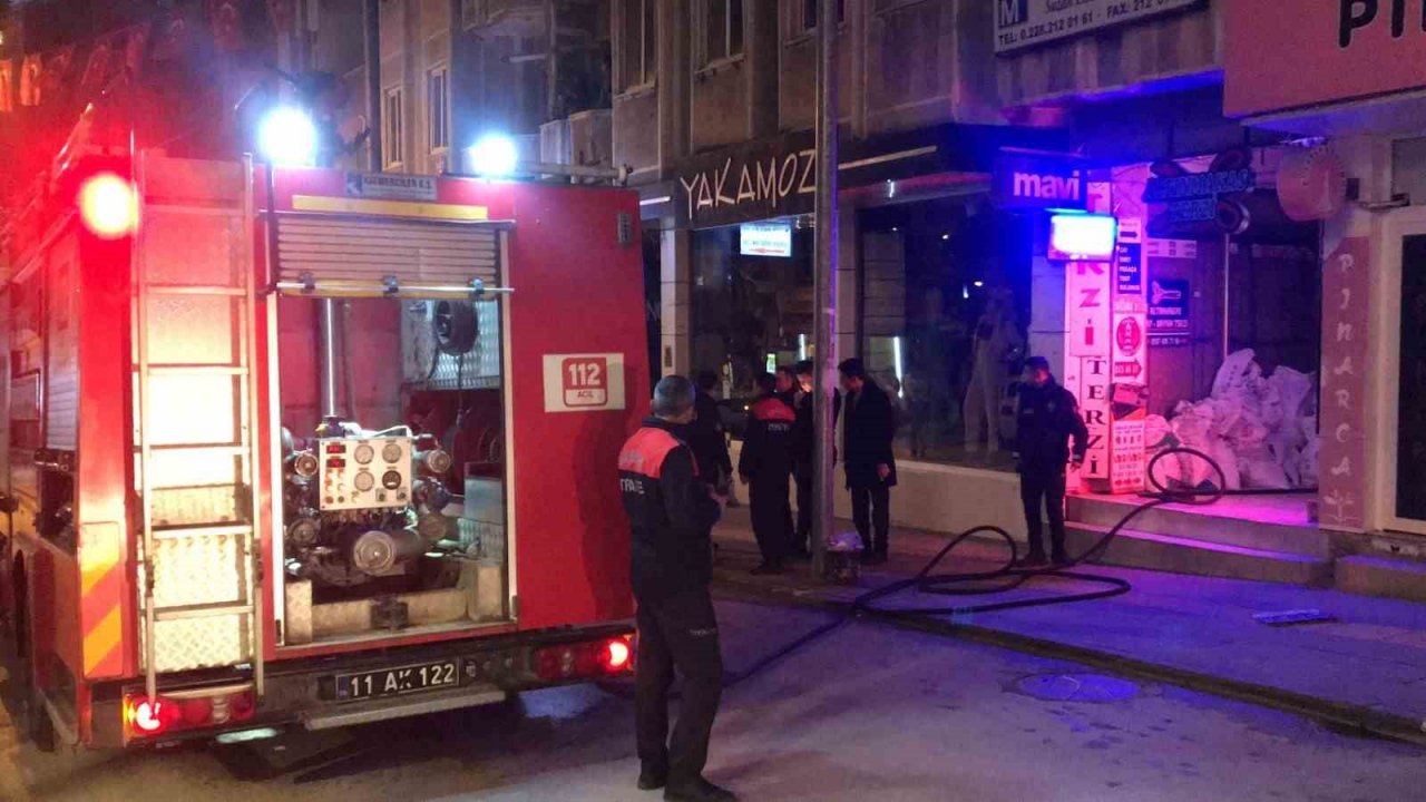 Yangında kedisini kurtarmak için zamanla yarıştı