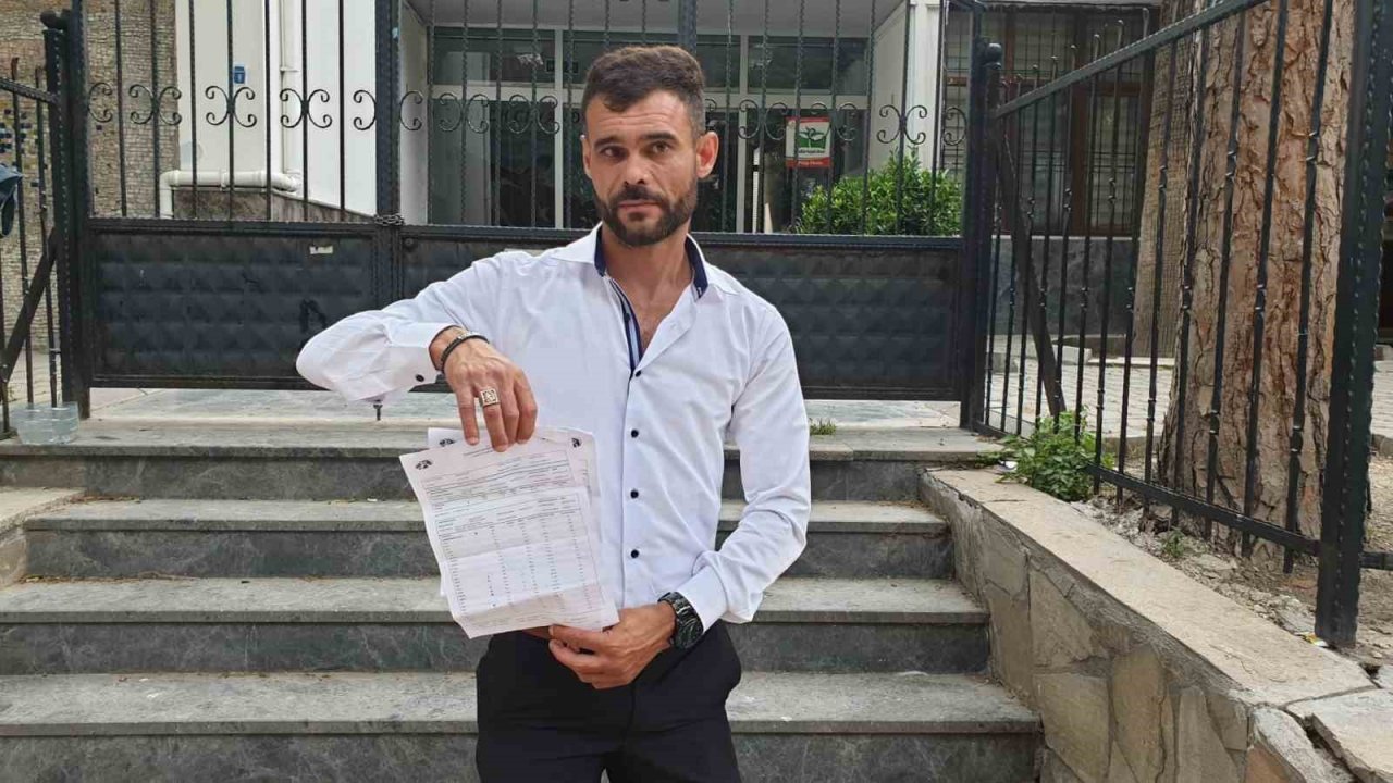 Lojman isteyen memur, sokağa yatak yorgan attı