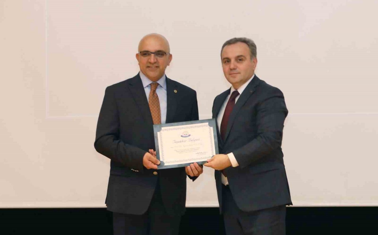 ERÜ’de ‘Deprem Bölgesiyle Tek Yürek ERÜ’ konulu söyleşi düzenlendi