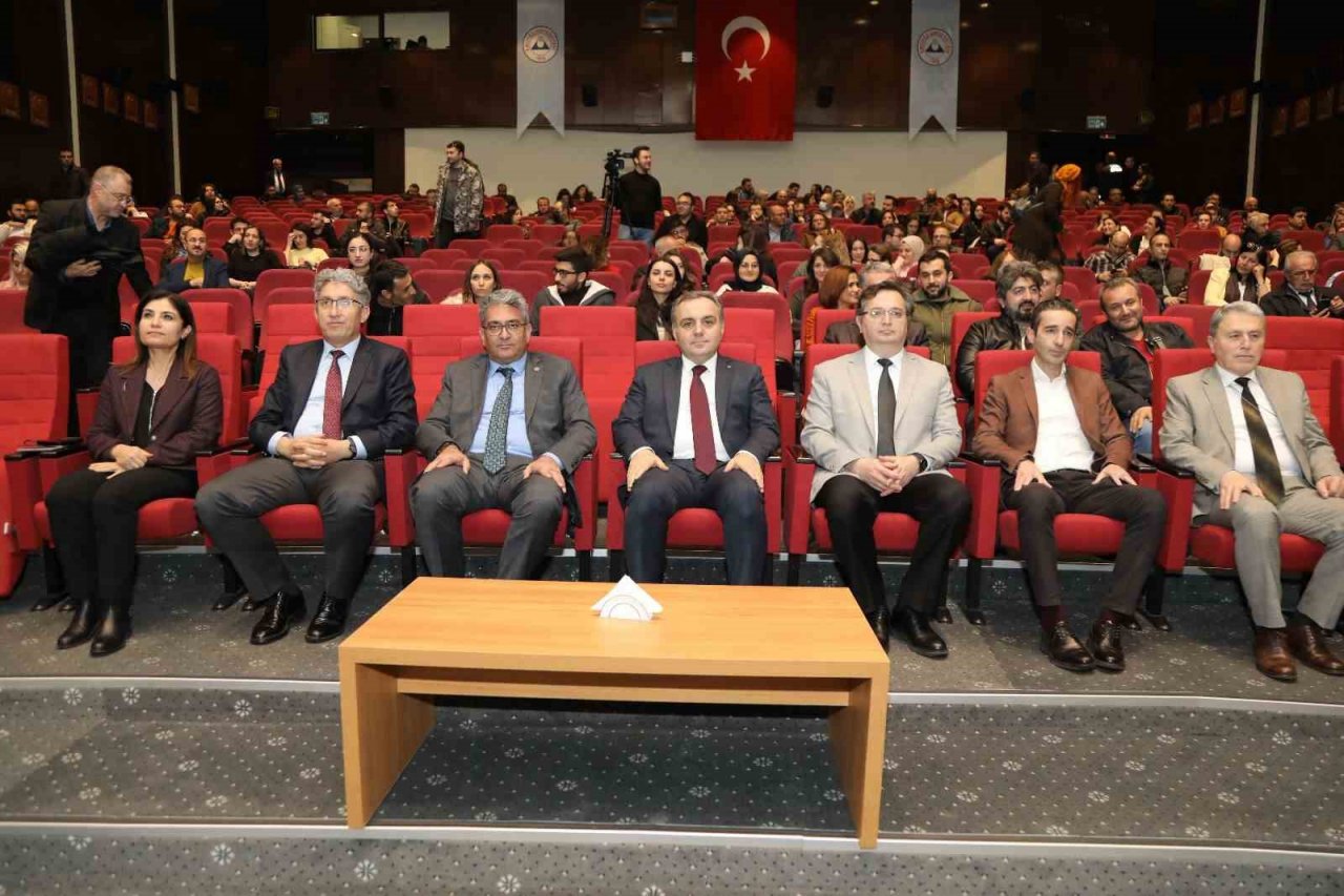 ERÜ’de ‘Deprem Bölgesiyle Tek Yürek ERÜ’ konulu söyleşi düzenlendi