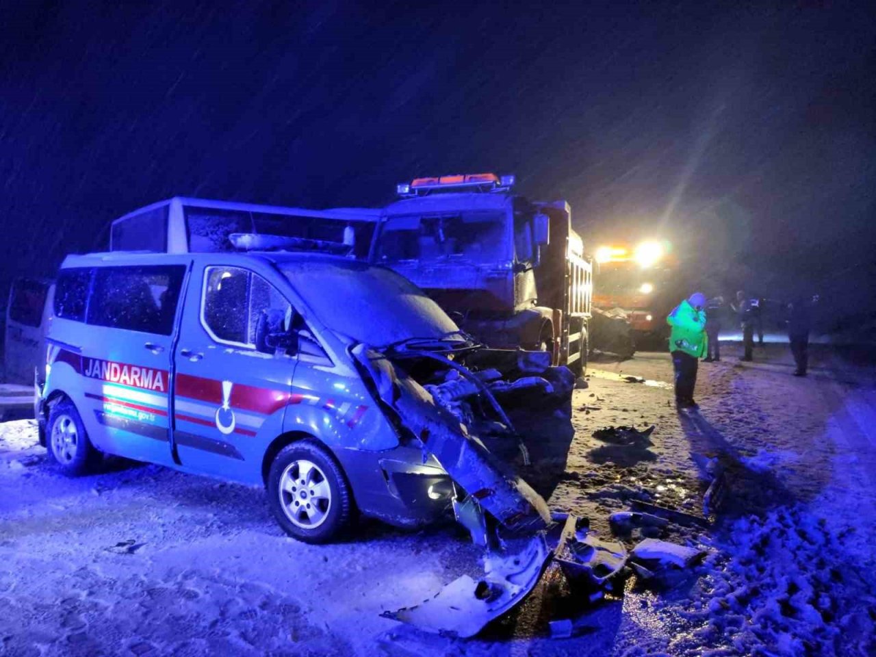 Erzincan’da zincirleme trafik kazası: 8 yaralı