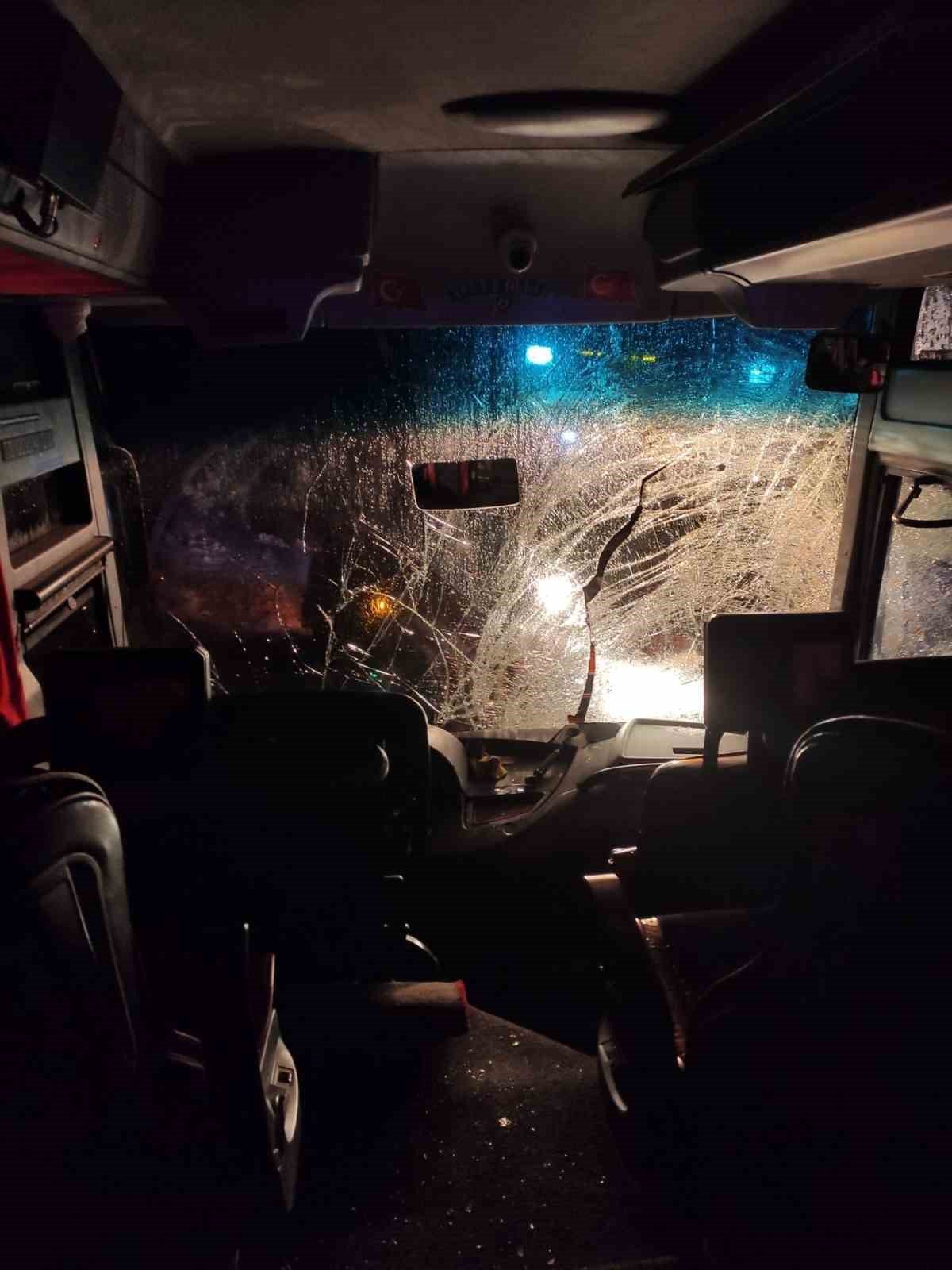 Erzincan’da zincirleme trafik kazası: 8 yaralı