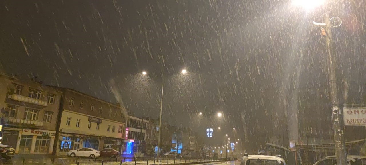 Erzurum Nisan ayında beyaza büründü