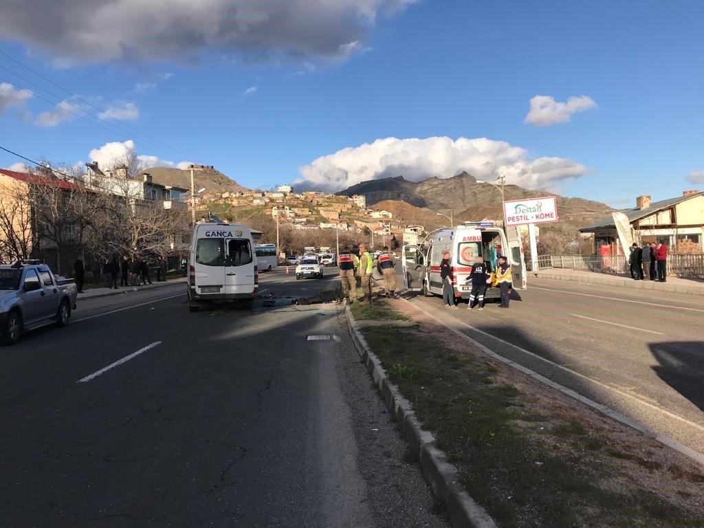 Gümüşhane’de işçi servisi kazası: 1 ölü, 7 yaralı