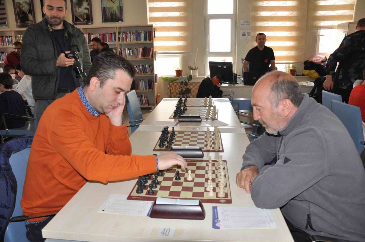 Kars’ta Satranç Turnuvası yoğun ilgi gördü