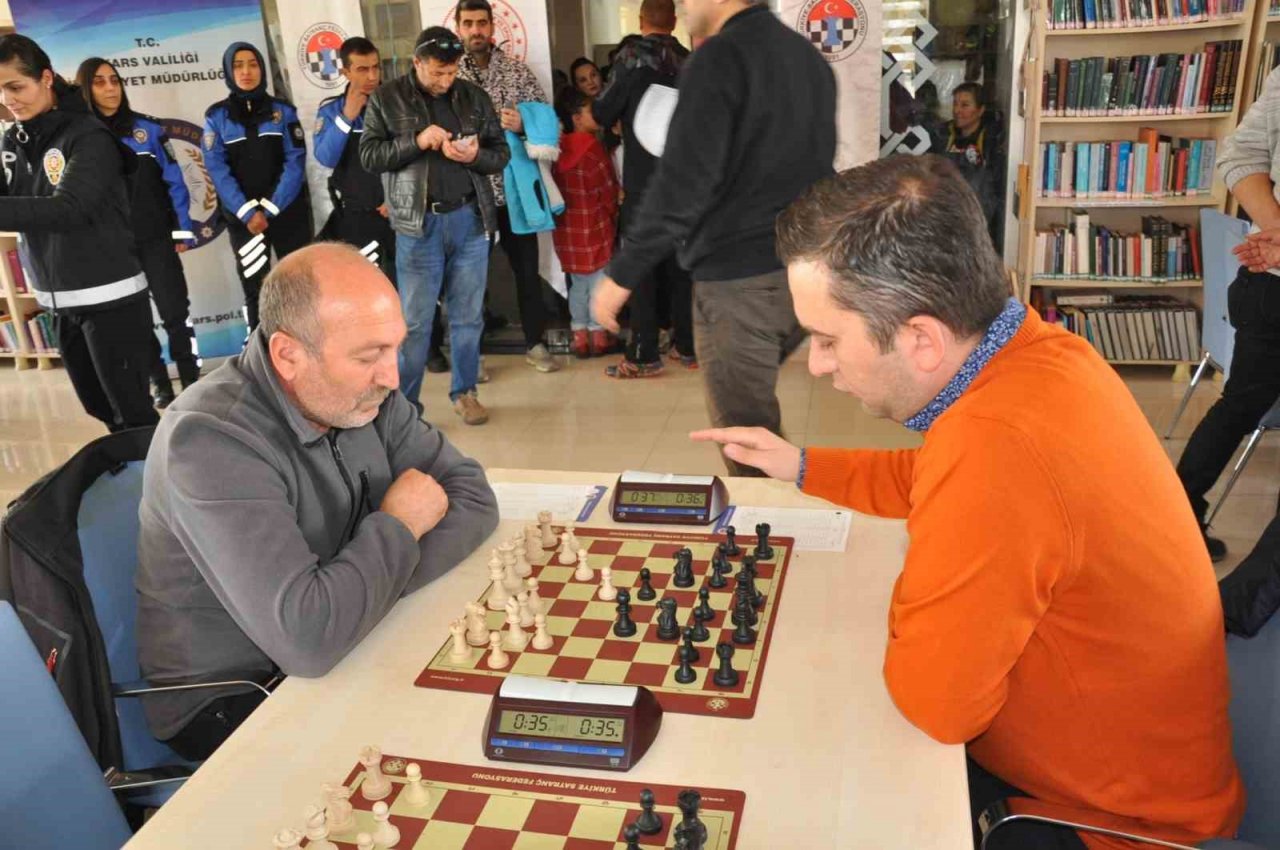 Kars’ta Satranç Turnuvası yoğun ilgi gördü