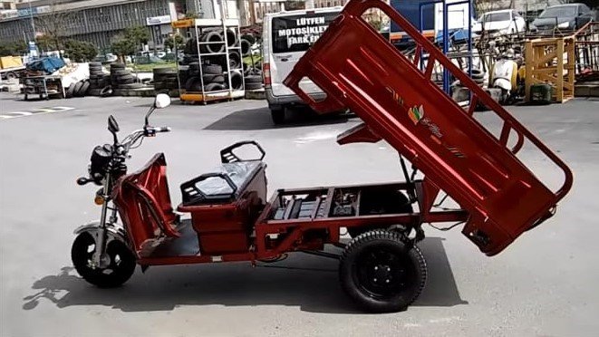 Çocuklarını okula götürmek için motosiklet almak istedi, bütün birikimini dolandırıcılara kaptırdı