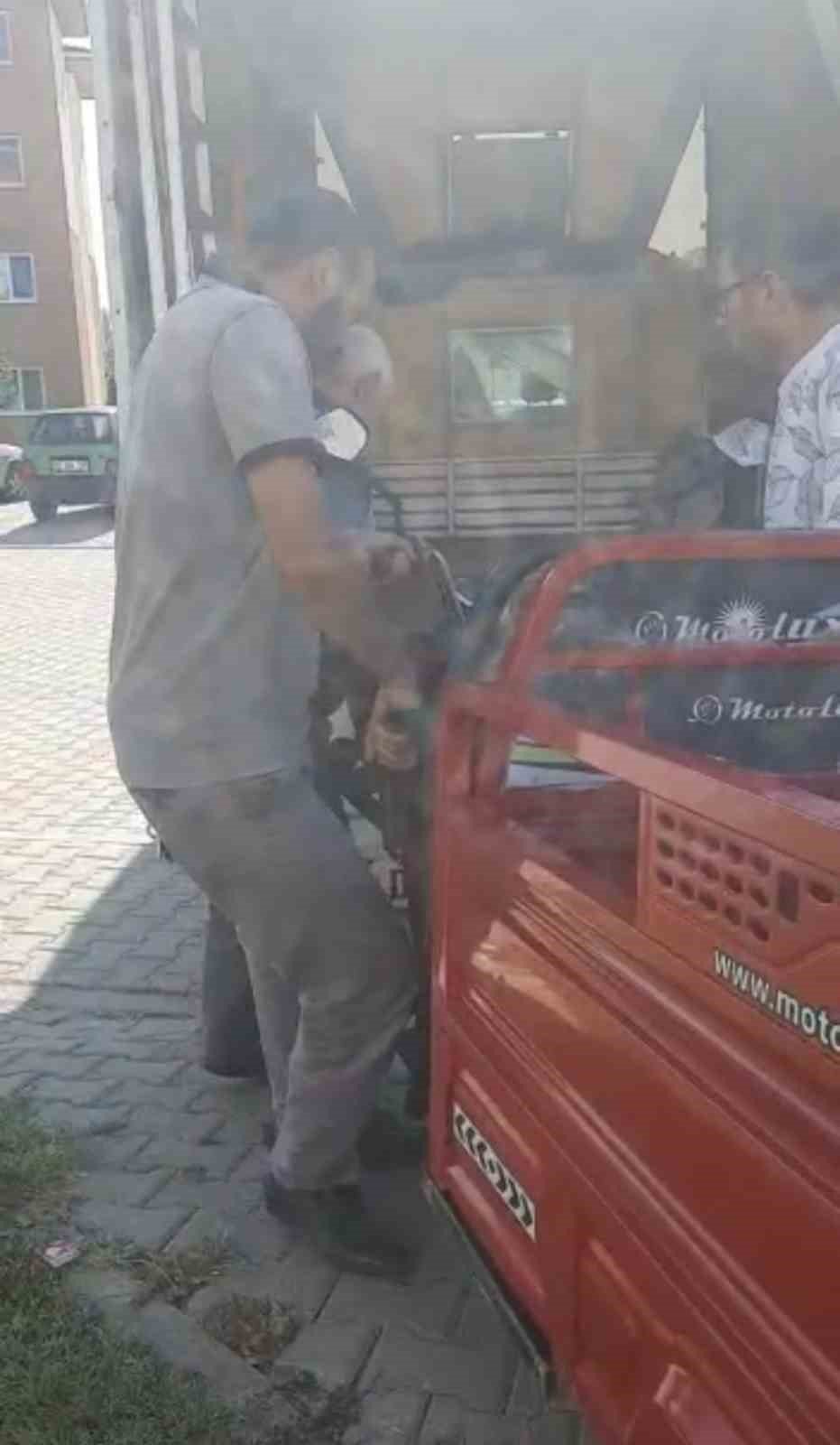 Çocuklarını okula götürmek için motosiklet almak istedi, bütün birikimini dolandırıcılara kaptırdı