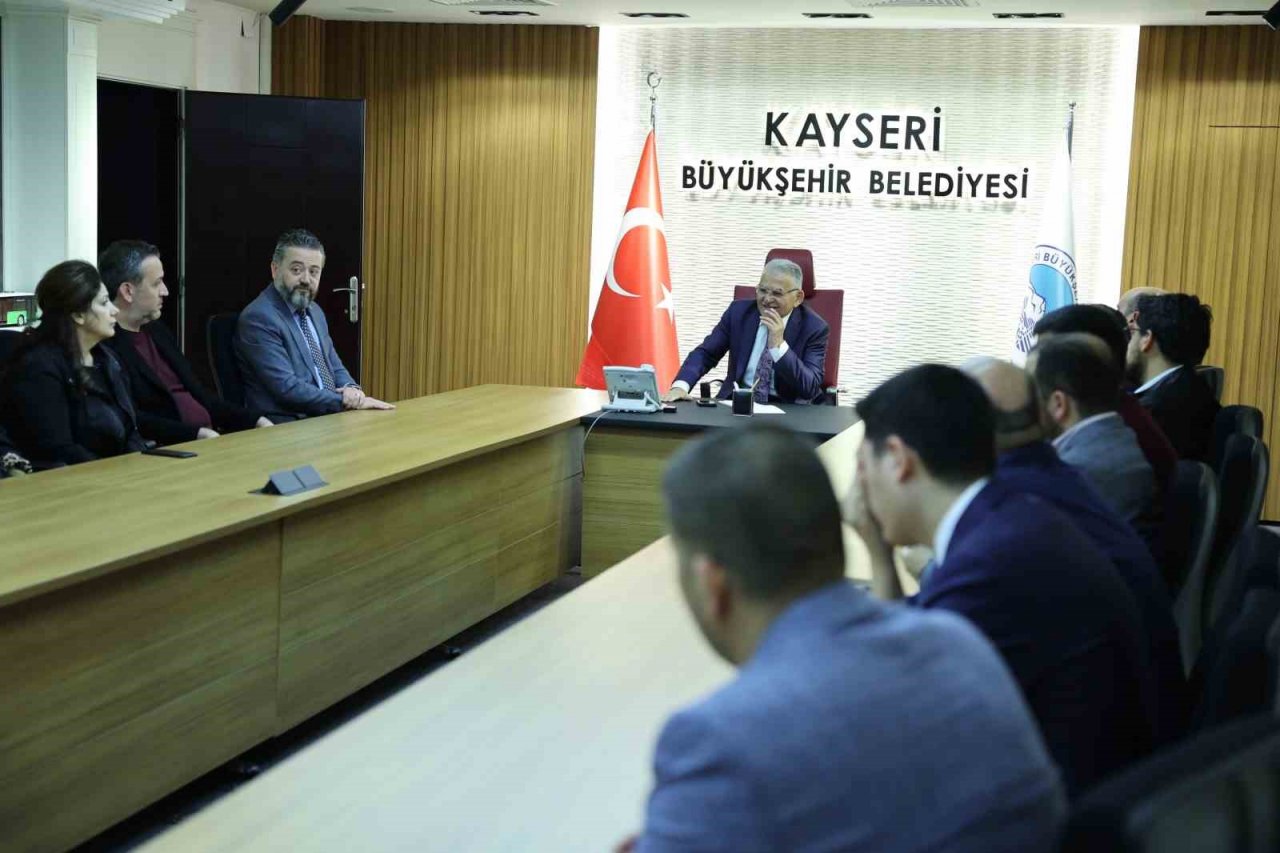 Başkan Büyükkılıç’a AK Parti Kocasinan İlçe Teşkilatının yeni yönetiminden ziyaret