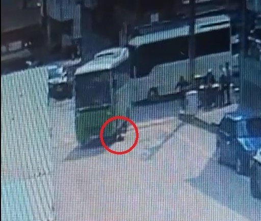 Özel halk otobüsü yaya geçidinde anne ve oğluna çarptı