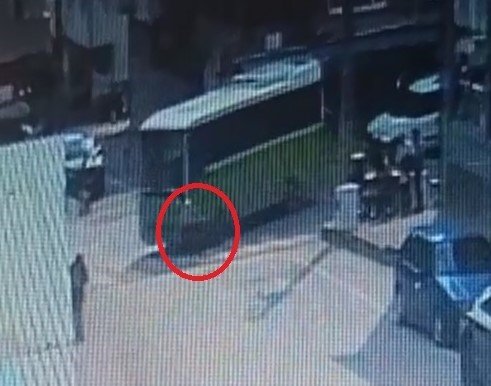 Özel halk otobüsü yaya geçidinde anne ve oğluna çarptı