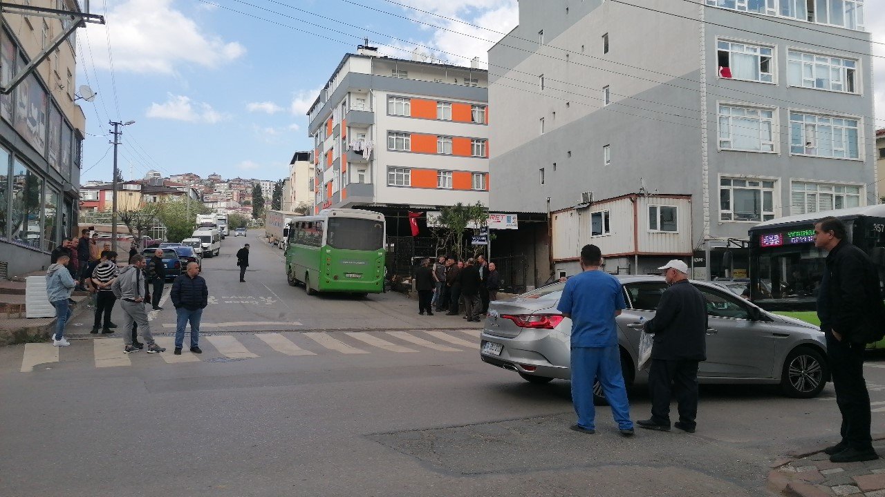 Özel halk otobüsü yaya geçidinde anne ve oğluna çarptı