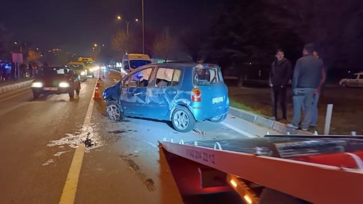 Kütahya’da iki otomobil çarpıştı: 1 ölü, 5 yaralı