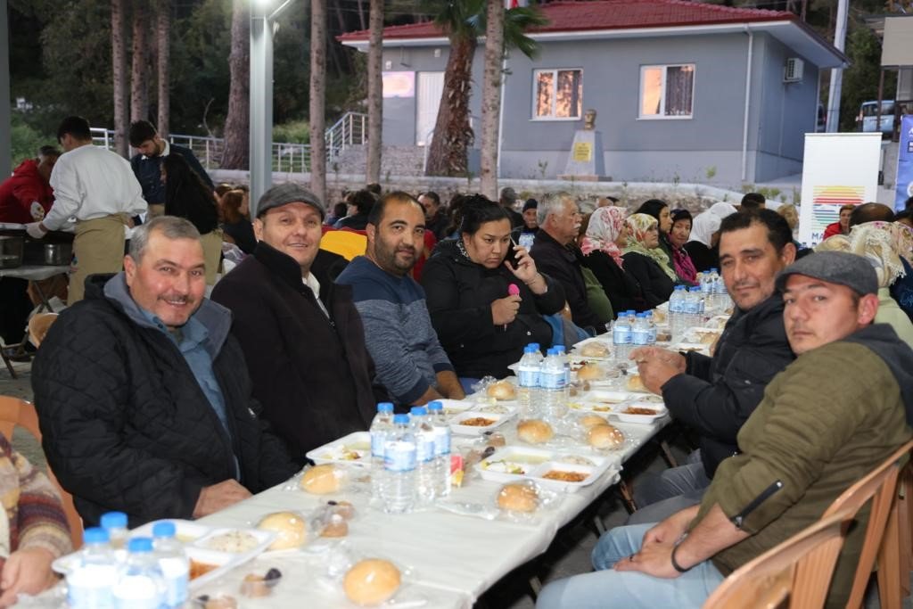 Marmaris’te altıncı iftar sofrası Karaca Mahallesi’nde kuruldu